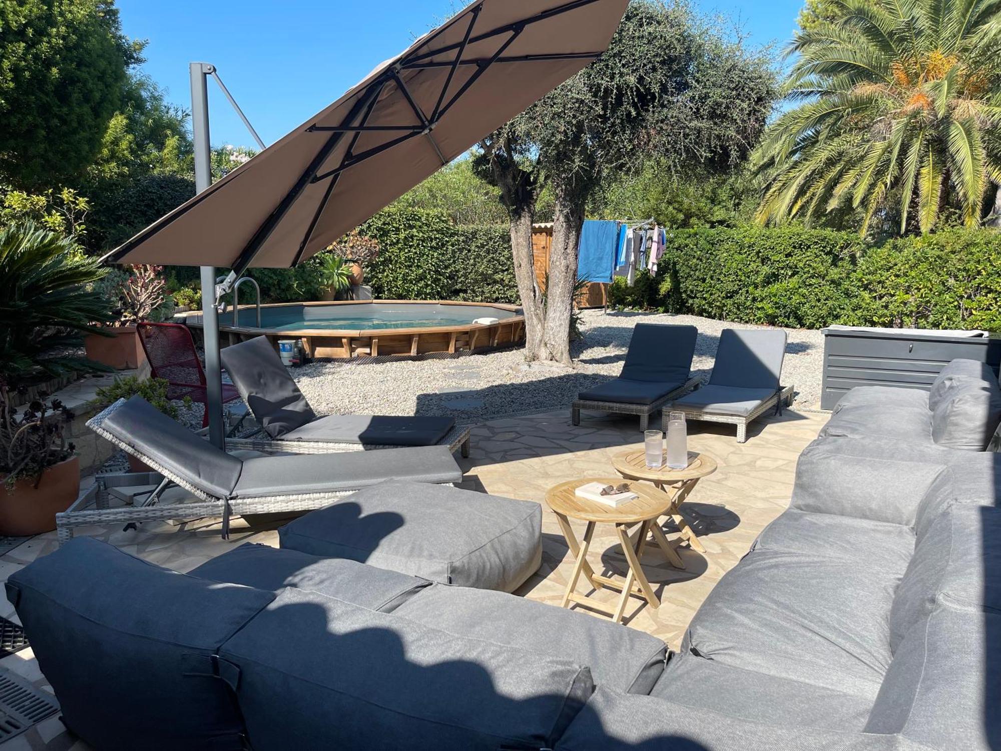 Vue Presqu'ile De Giens Avec Piscine